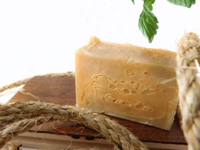 Savons artisanaux fièrement faits à la main chez Savon Eve