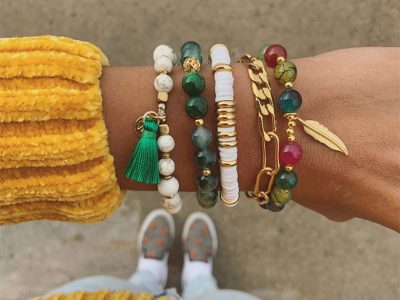 Bijoux faits de pierres semi-précieuses définis par la beauté d'Aura Vibe