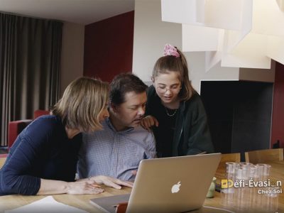 Jeux d'énigmes 100% en ligne à faire en famille avec Défi Évasion - Chez Soi